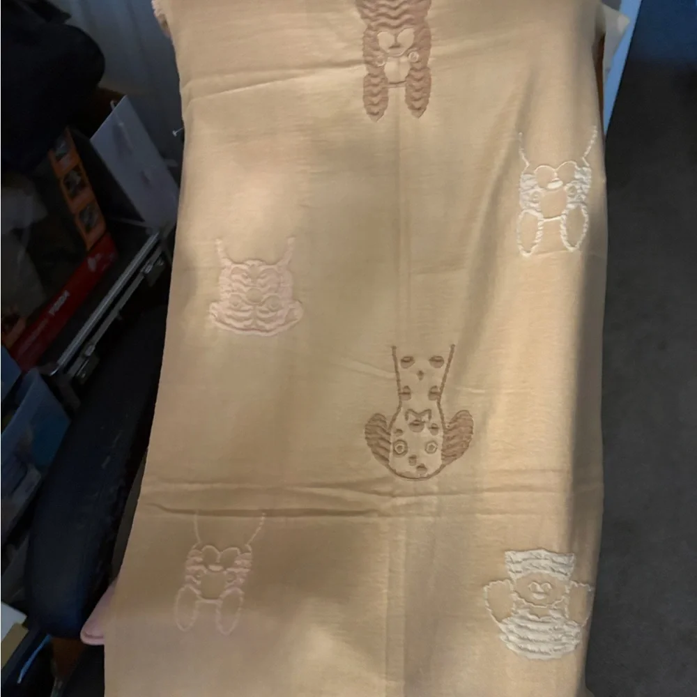 100 percent cashmere throw with animal decoration